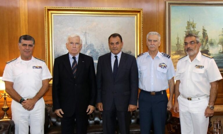 Υπογραφή Αποδοχής Δωρεάς Πλοίου Γενικής Υποστήριξης από τον ΥΕΘΑ κ. Νικόλαο Παναγιωτόπουλο και τον κ. Παναγιώτη Λασκαρίδη